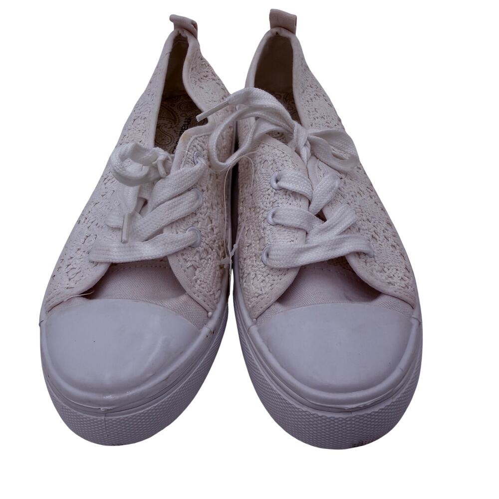 Maurices Women's White Lace Crochet Low Top Sneakers Shoes NWT Size 9 - Picture 3 of 9